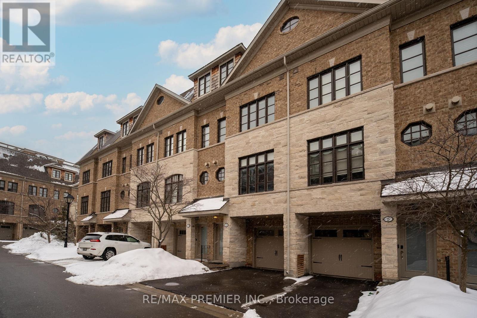 12 - 27 Powseland Crescent, Vaughan, Ontario  L4L 0C5 - Photo 2 - N12836882