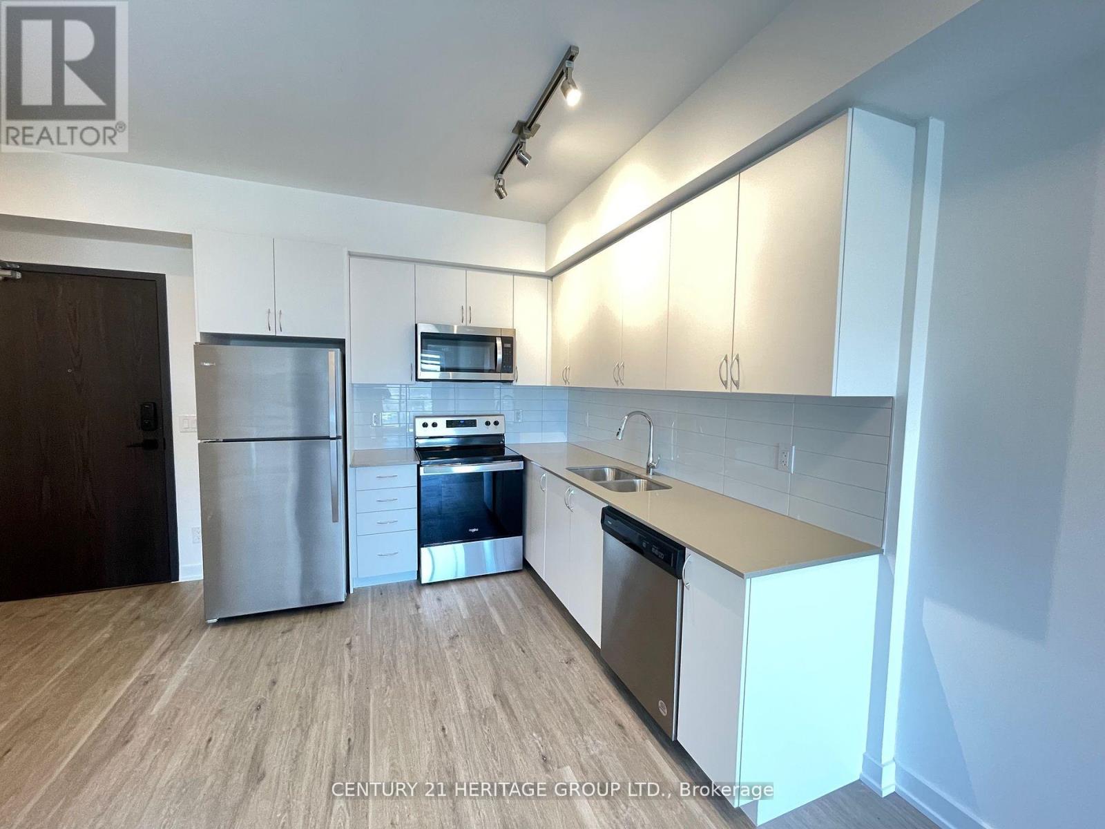 1003 - 56 Lakeside Terrace, Barrie, Ontario  L4M 0L4 - Photo 2 - S12836832