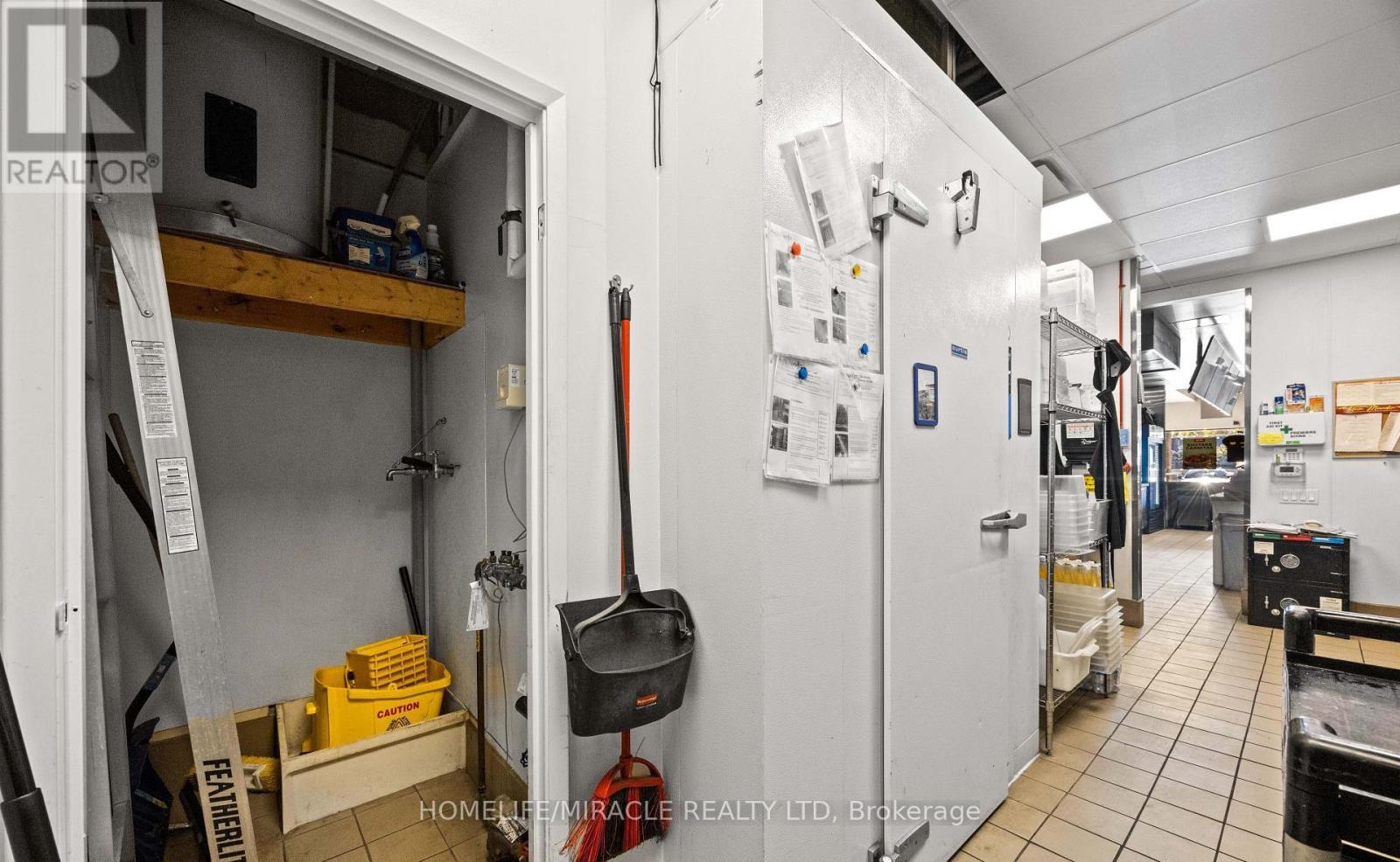 6 - 353 Duckworth Street, Barrie, Ontario  L4M 5C2 - Photo 16 - S12836868