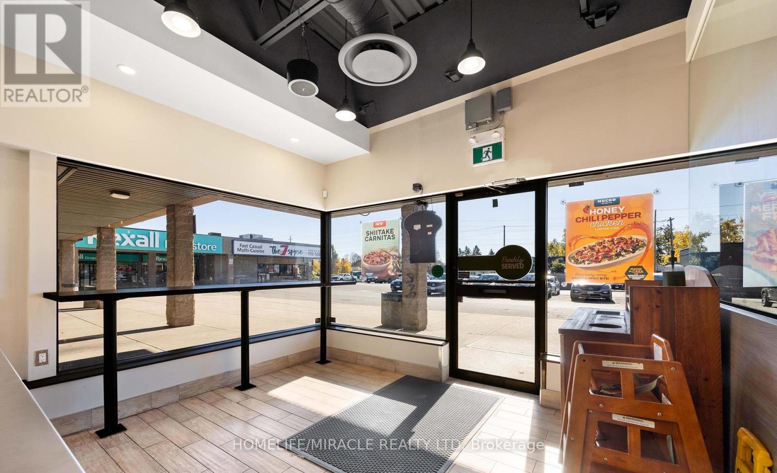 6 - 353 Duckworth Street, Barrie, Ontario  L4M 5C2 - Photo 2 - S12836868