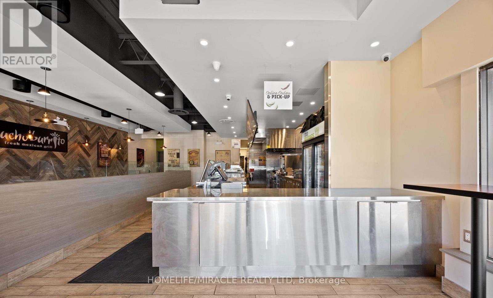 6 - 353 Duckworth Street, Barrie, Ontario  L4M 5C2 - Photo 3 - S12836868