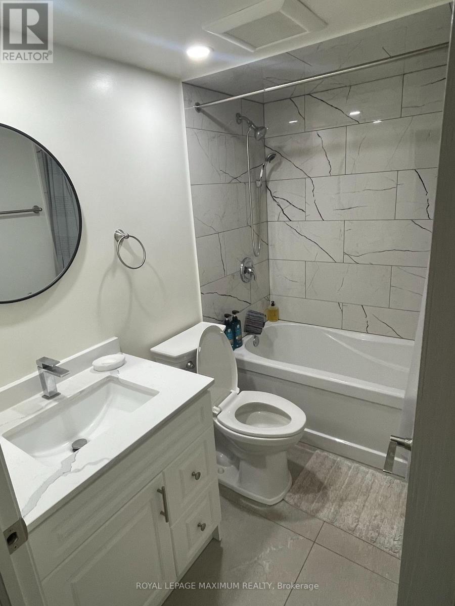 29 Pakenham Drive, Toronto, Ontario  M9W 4B2 - Photo 13 - W12836878