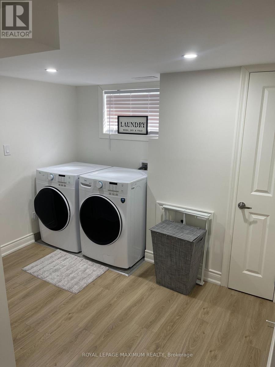 29 Pakenham Drive, Toronto, Ontario  M9W 4B2 - Photo 14 - W12836878