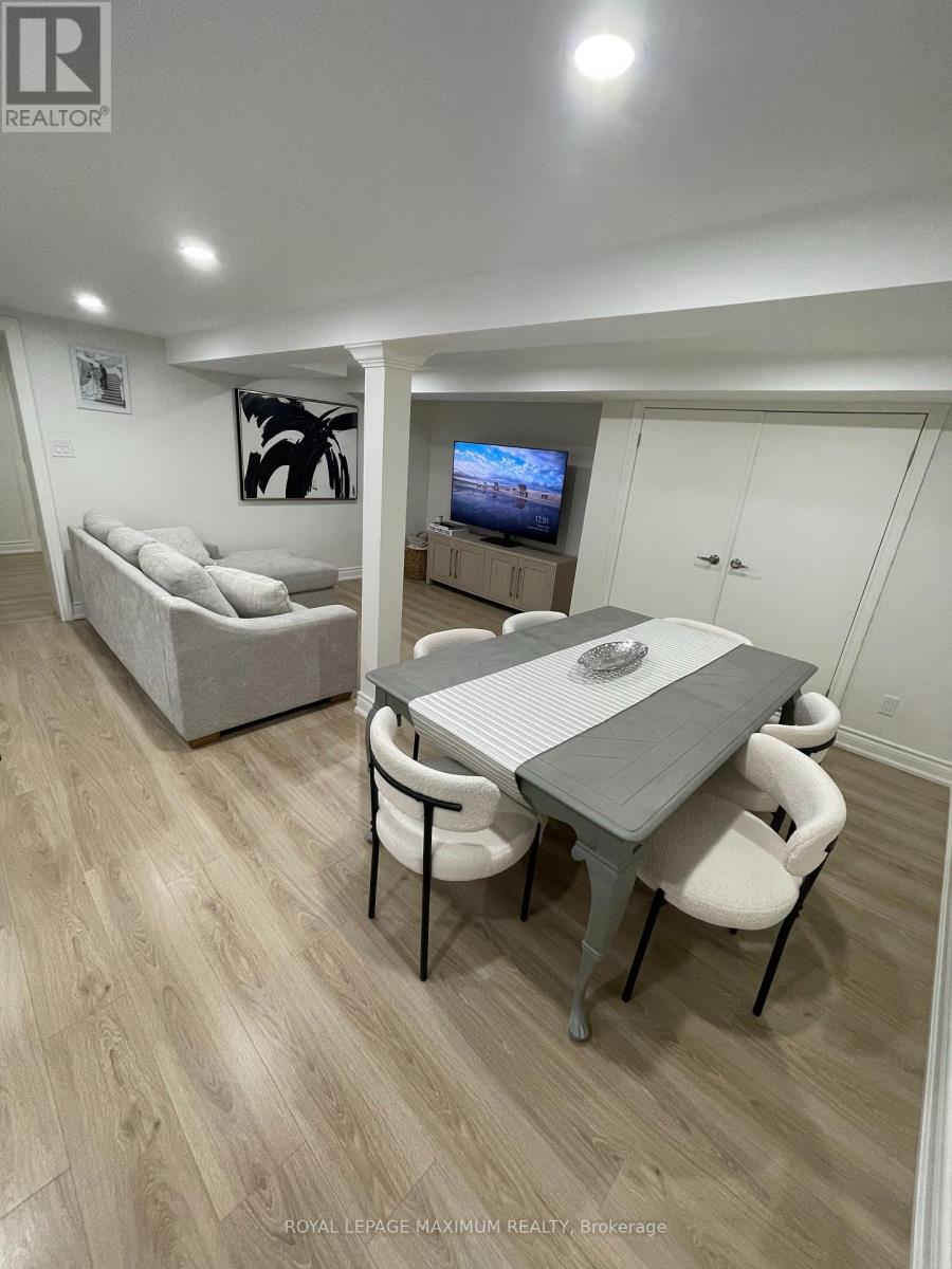 29 Pakenham Drive, Toronto, Ontario  M9W 4B2 - Photo 7 - W12836878