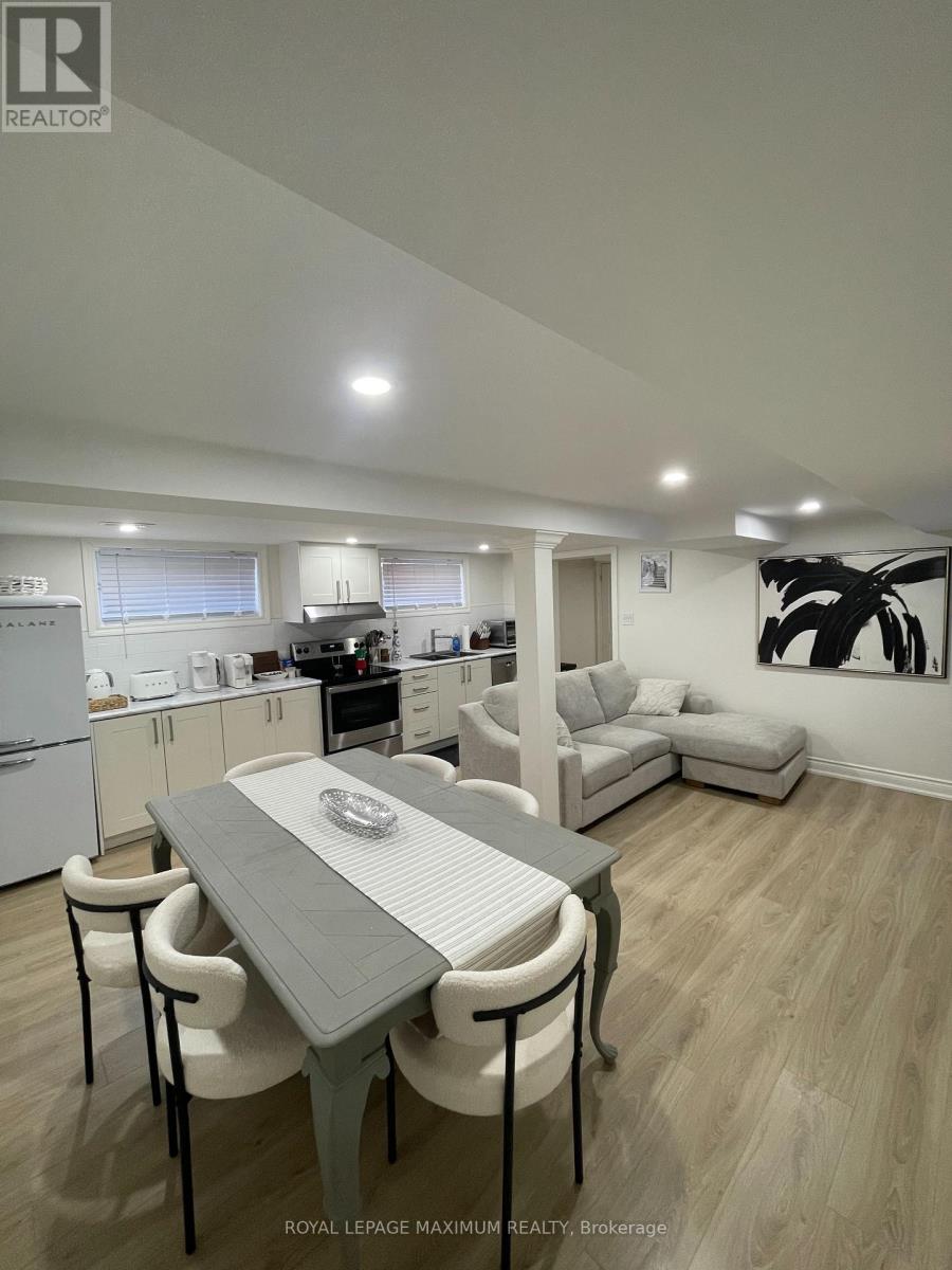 29 Pakenham Drive, Toronto, Ontario  M9W 4B2 - Photo 8 - W12836878