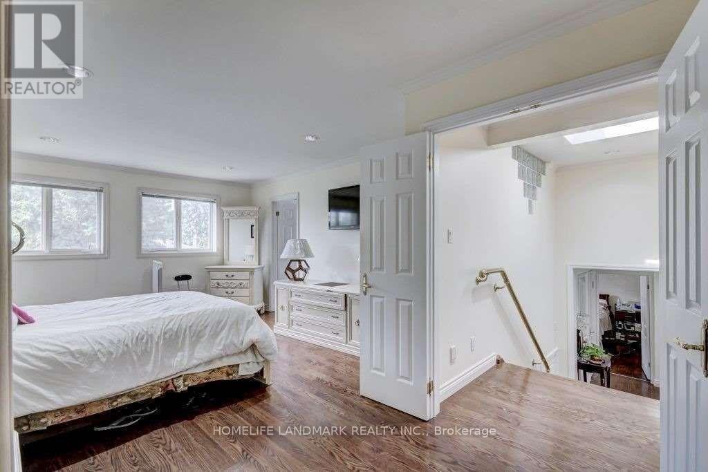 122 Verobeach Boulevard, Toronto, Ontario  M9M 1R1 - Photo 12 - W12836898