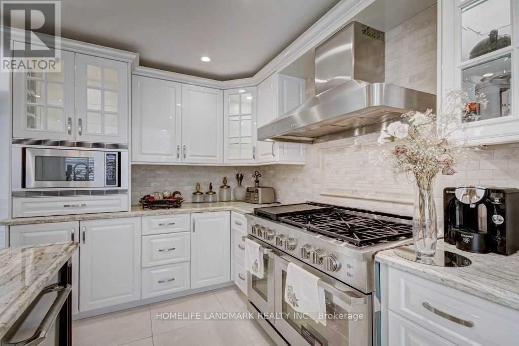 122 Verobeach Boulevard, Toronto, Ontario  M9M 1R1 - Photo 14 - W12836898