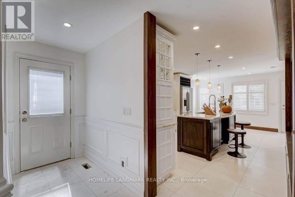 122 Verobeach Boulevard, Toronto, Ontario  M9M 1R1 - Photo 16 - W12836898