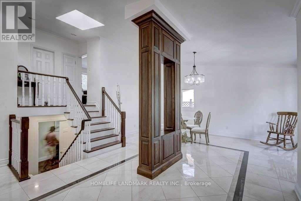 122 Verobeach Boulevard, Toronto, Ontario  M9M 1R1 - Photo 17 - W12836898