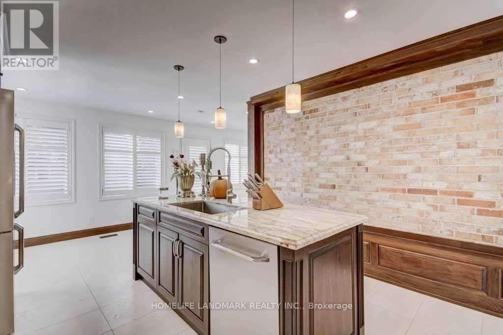 122 Verobeach Boulevard, Toronto, Ontario  M9M 1R1 - Photo 20 - W12836898