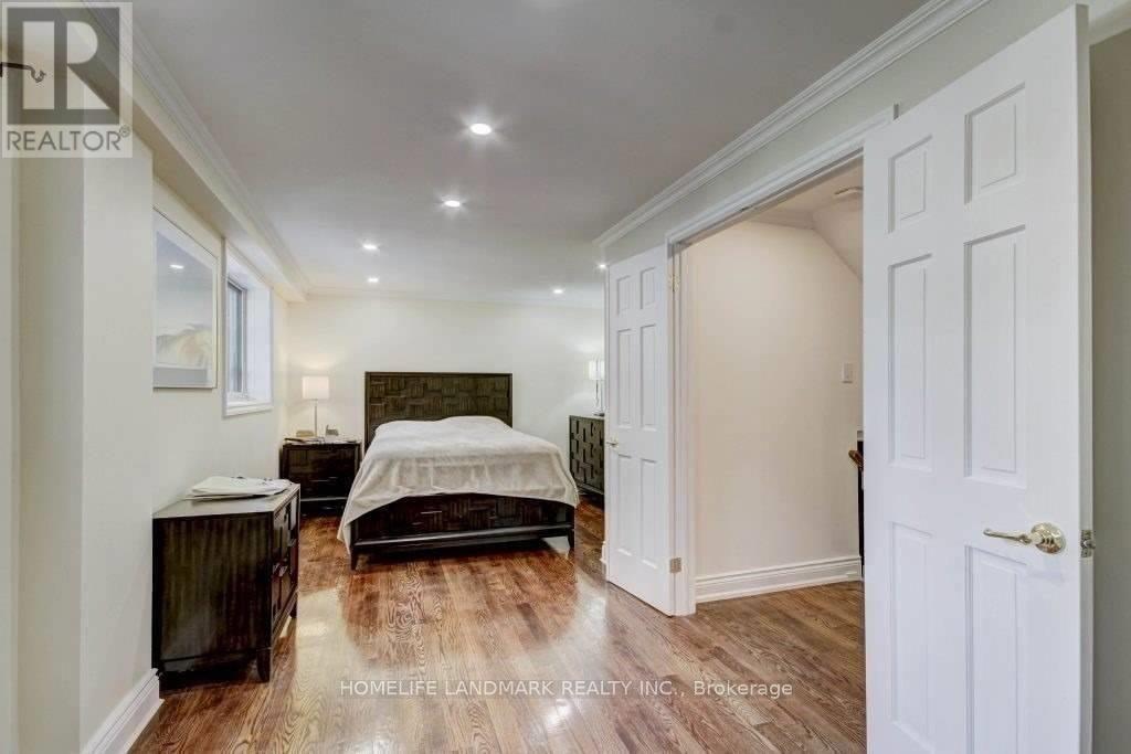 122 Verobeach Boulevard, Toronto, Ontario  M9M 1R1 - Photo 8 - W12836898