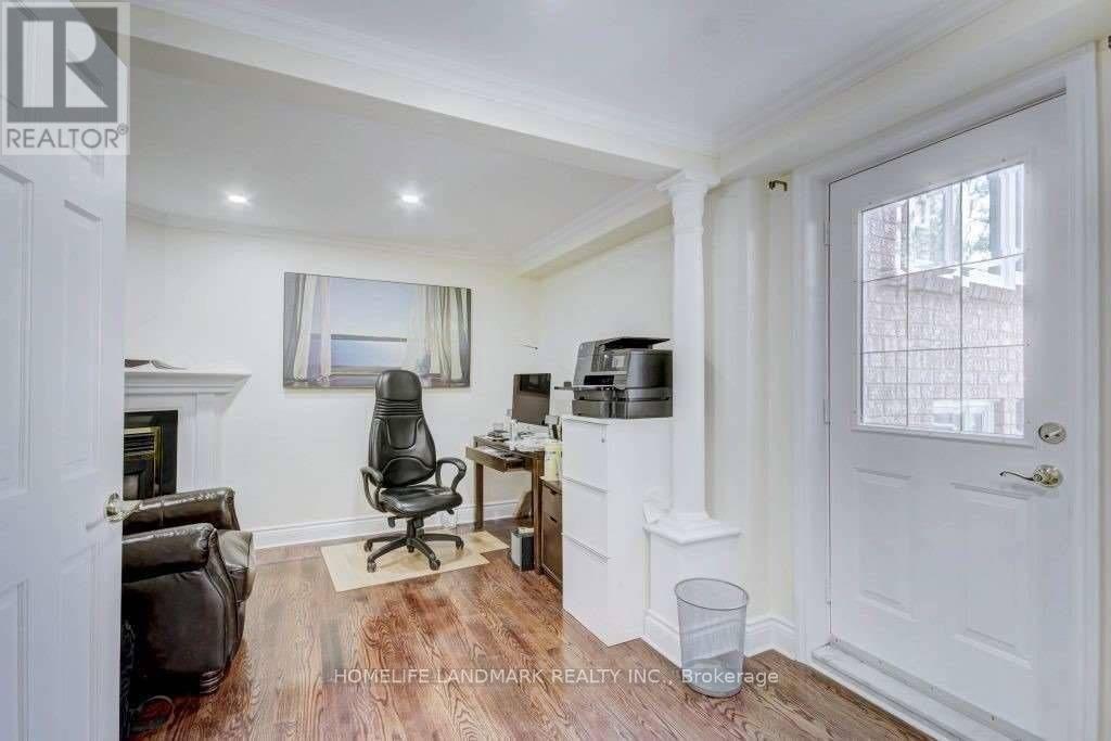 122 Verobeach Boulevard, Toronto, Ontario  M9M 1R1 - Photo 9 - W12836898