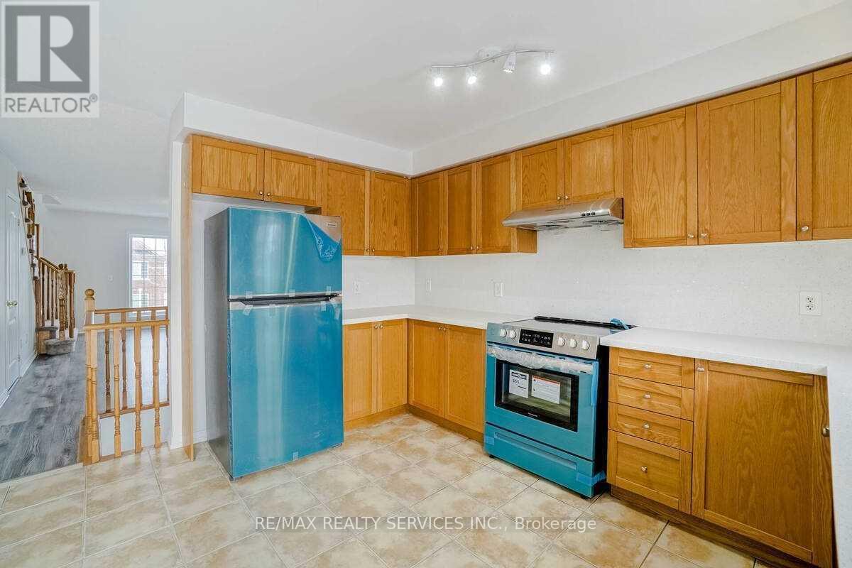 43 Denison Avenue, Brampton, Ontario  L6X 0T7 - Photo 11 - W12836900