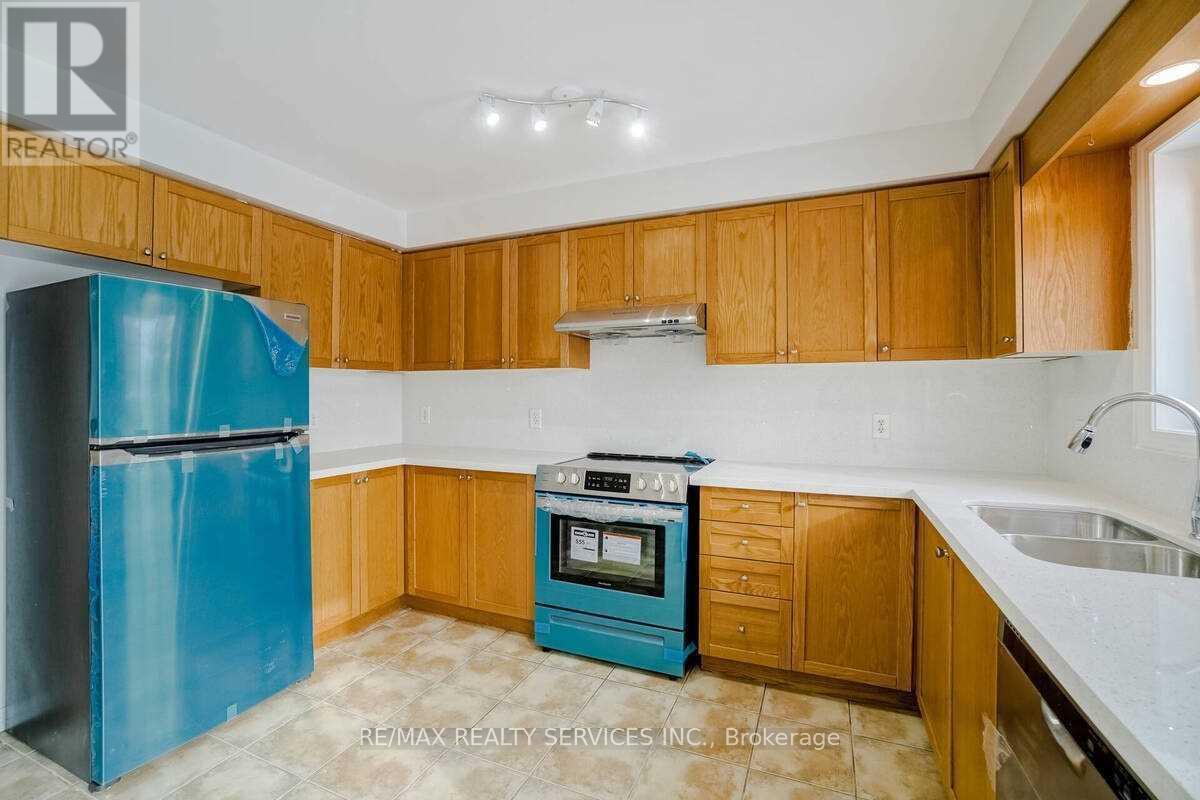 43 Denison Avenue, Brampton, Ontario  L6X 0T7 - Photo 12 - W12836900