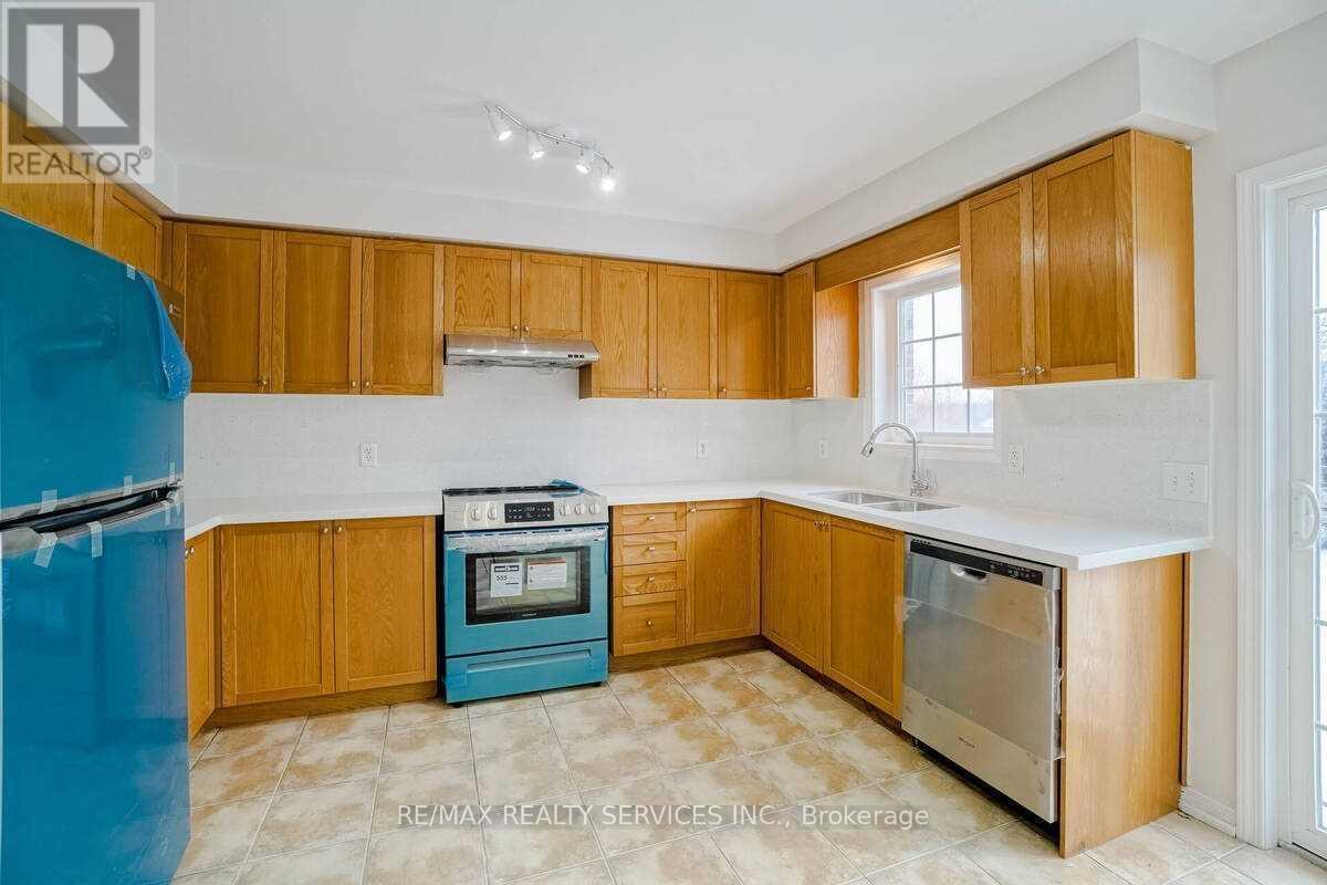 43 Denison Avenue, Brampton, Ontario  L6X 0T7 - Photo 13 - W12836900