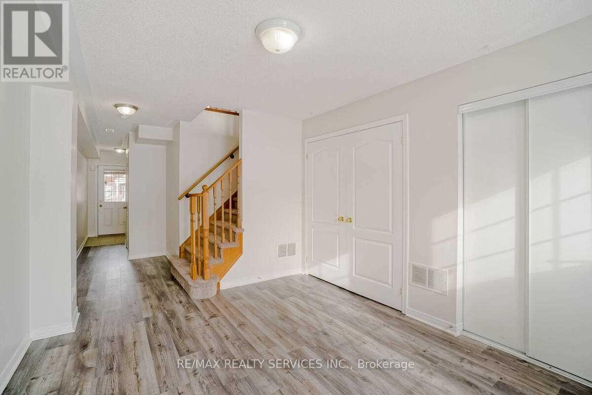 43 Denison Avenue, Brampton, Ontario  L6X 0T7 - Photo 4 - W12836900