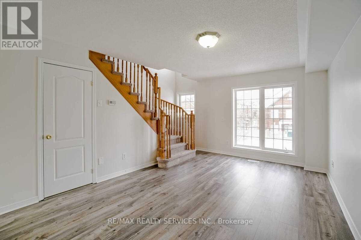 43 Denison Avenue, Brampton, Ontario  L6X 0T7 - Photo 7 - W12836900