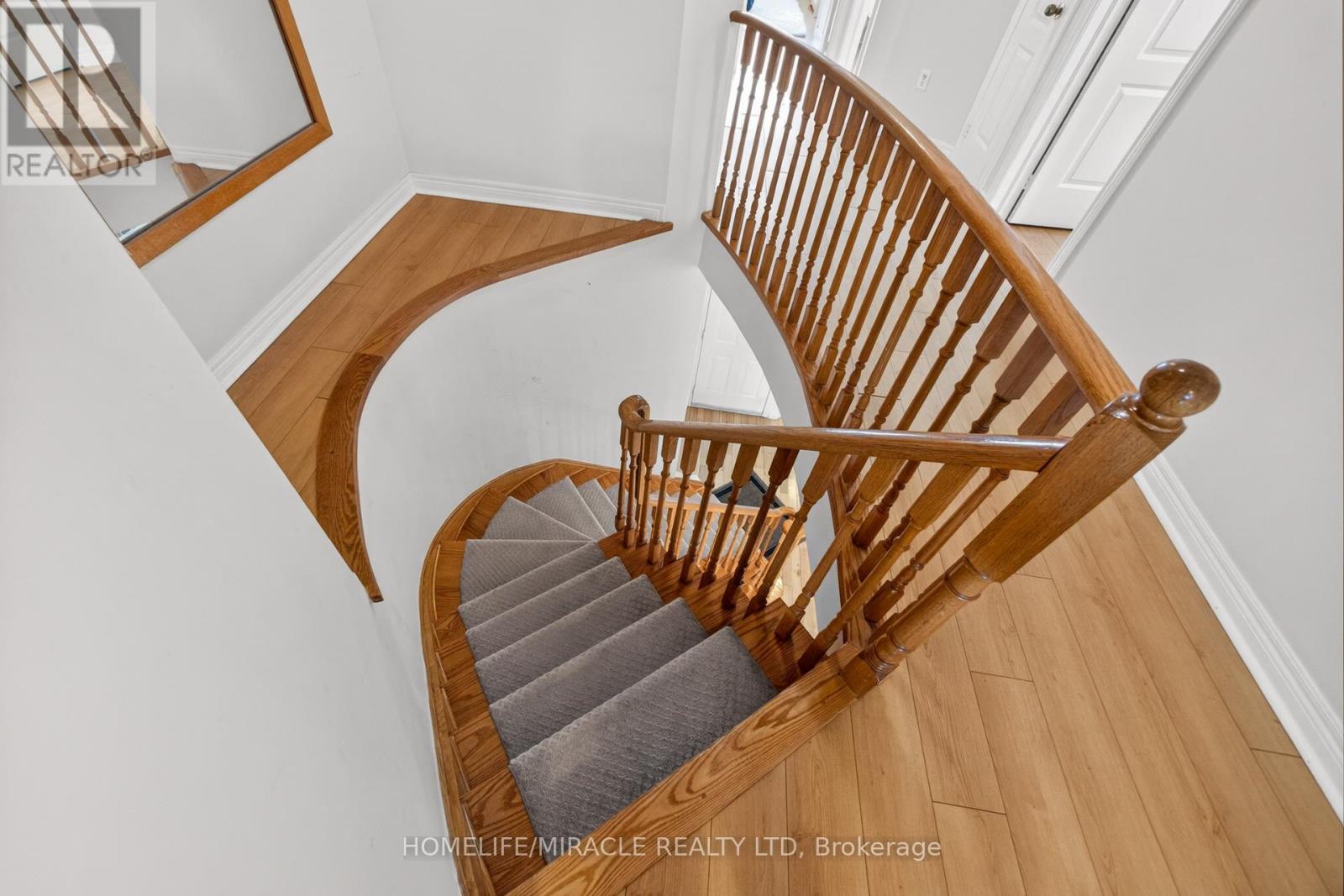 967 Ledbury Crescent, Mississauga, Ontario  L5V 2R3 - Photo 17 - W12836910