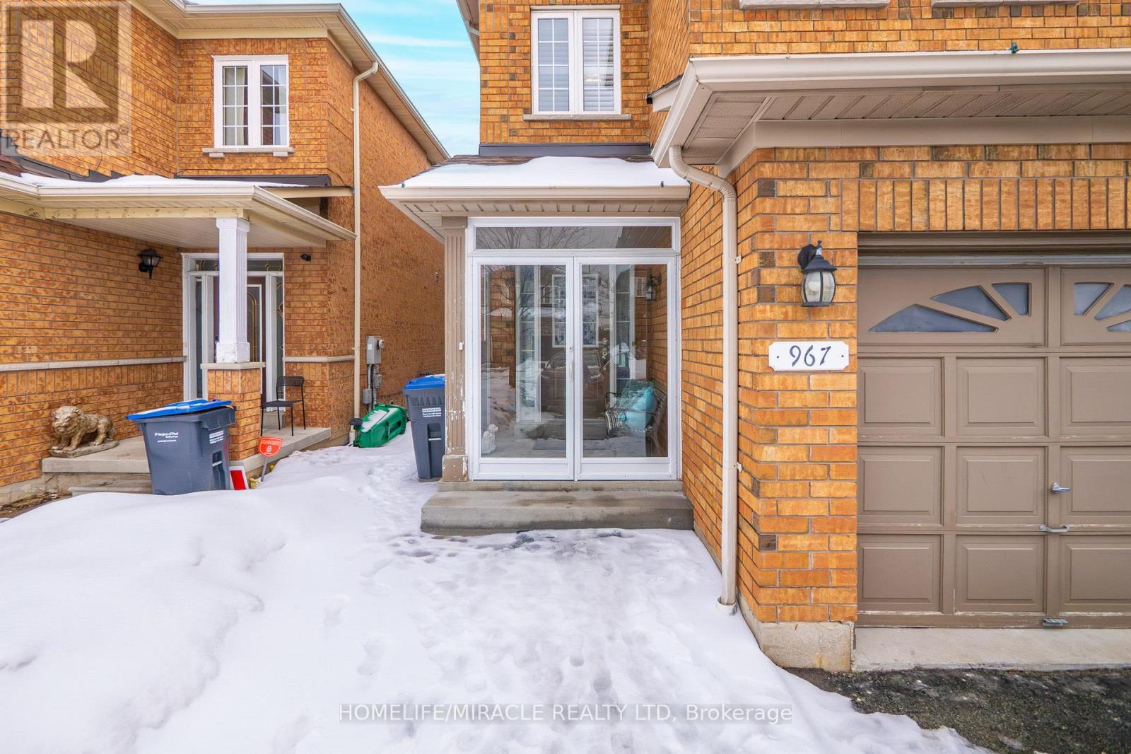 967 Ledbury Crescent, Mississauga, Ontario  L5V 2R3 - Photo 2 - W12836910