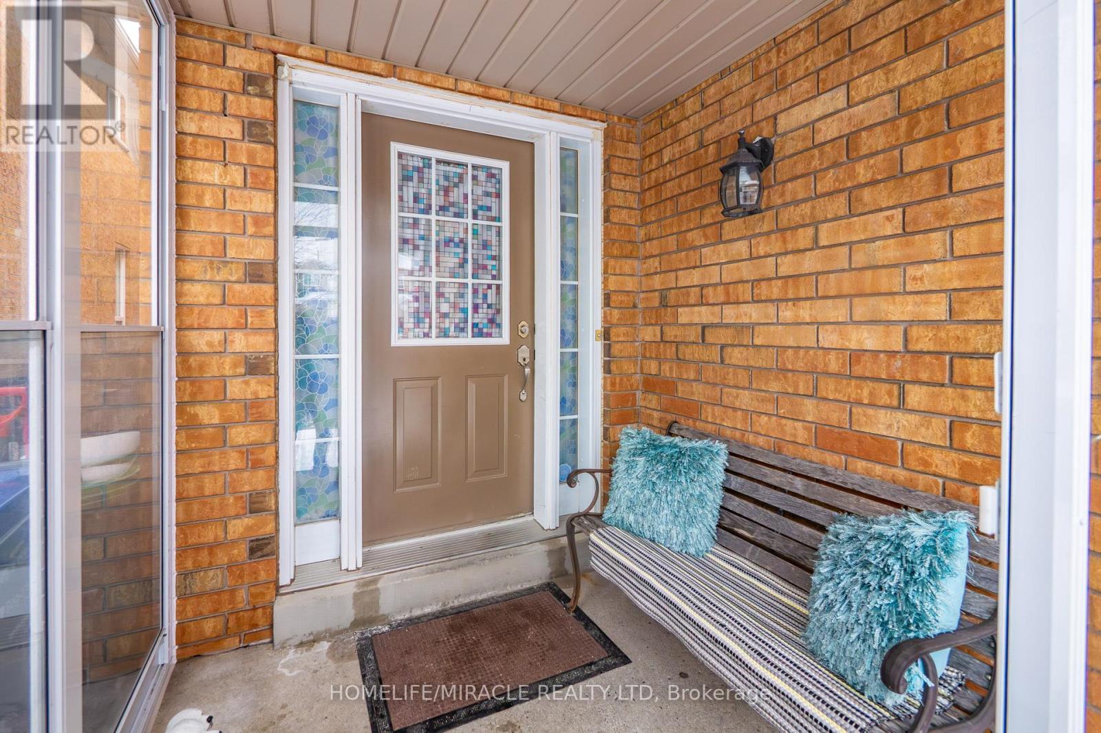 967 Ledbury Crescent, Mississauga, Ontario  L5V 2R3 - Photo 3 - W12836910