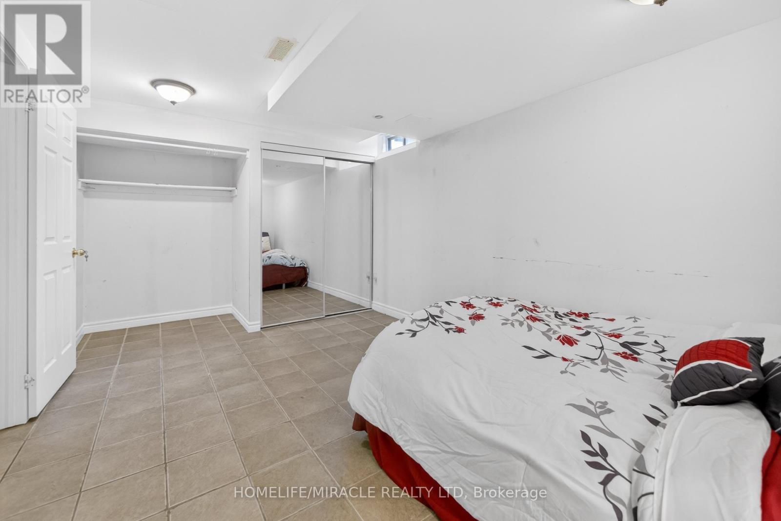 967 Ledbury Crescent, Mississauga, Ontario  L5V 2R3 - Photo 44 - W12836910