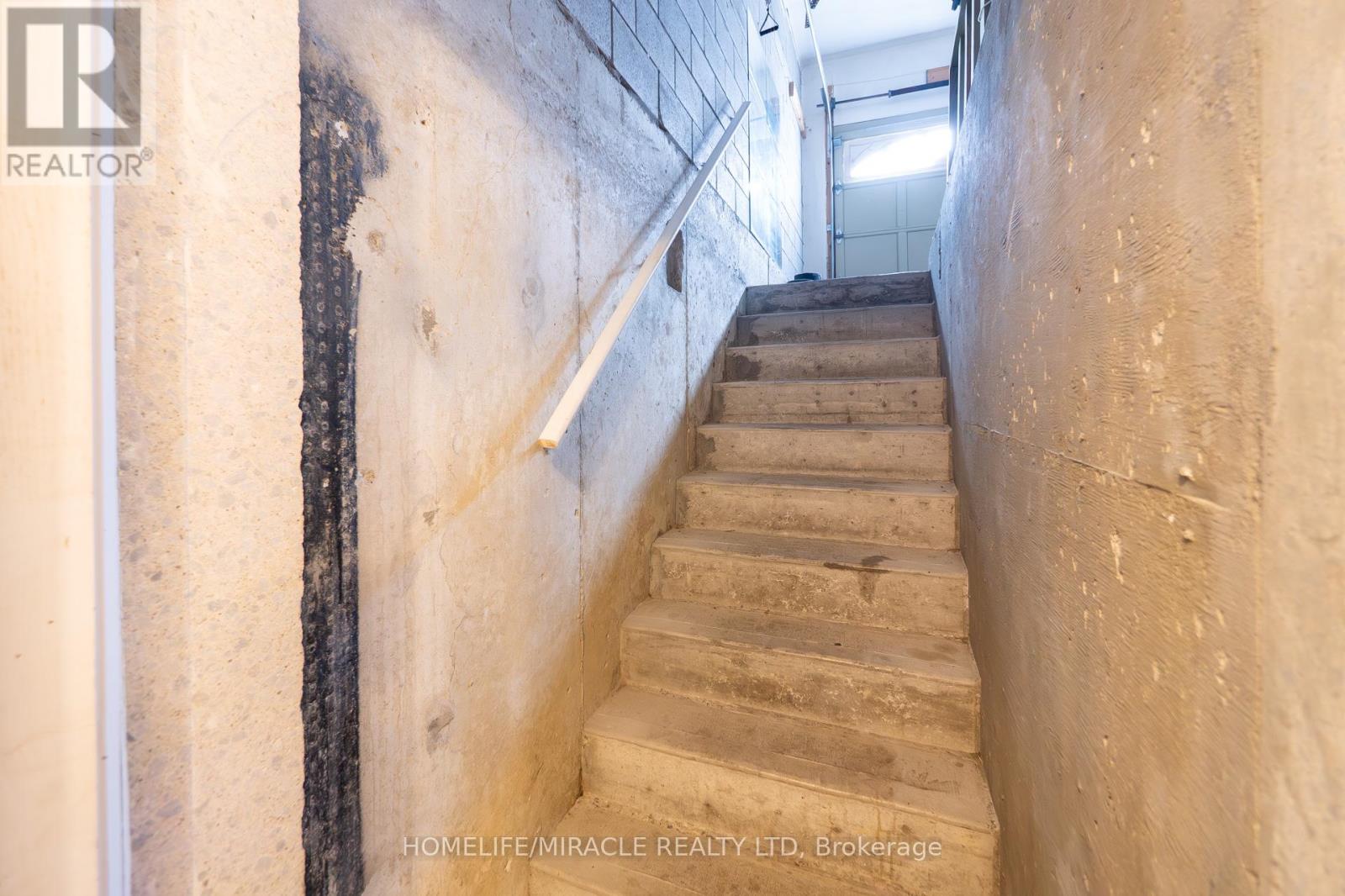 967 Ledbury Crescent, Mississauga, Ontario  L5V 2R3 - Photo 48 - W12836910