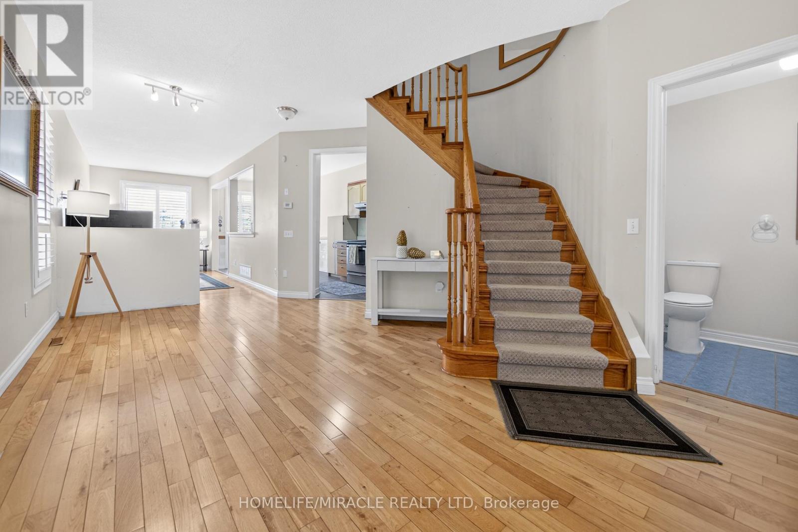 967 Ledbury Crescent, Mississauga, Ontario  L5V 2R3 - Photo 6 - W12836910