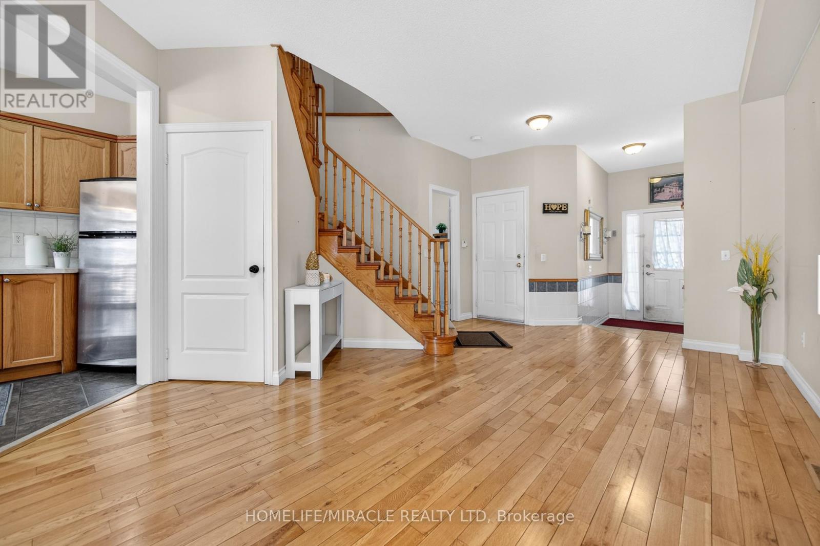 967 Ledbury Crescent, Mississauga, Ontario  L5V 2R3 - Photo 8 - W12836910