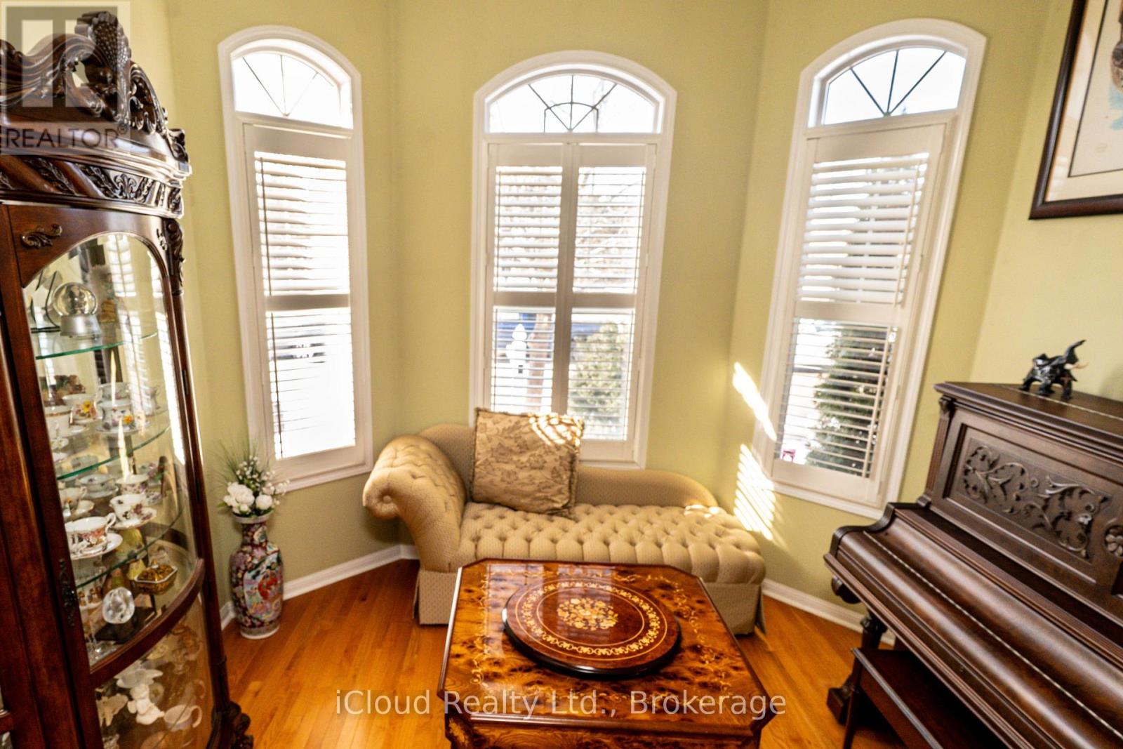 625 Laughren Crescent, Milton, Ontario  L9T 0G6 - Photo 4 - W12836918