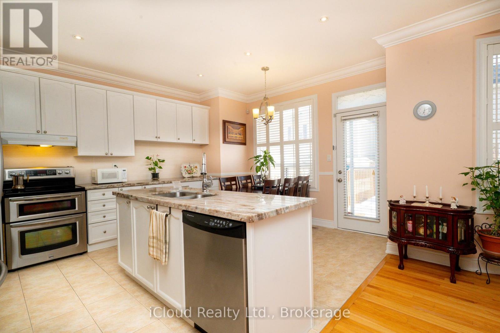 625 Laughren Crescent, Milton, Ontario  L9T 0G6 - Photo 8 - W12836918