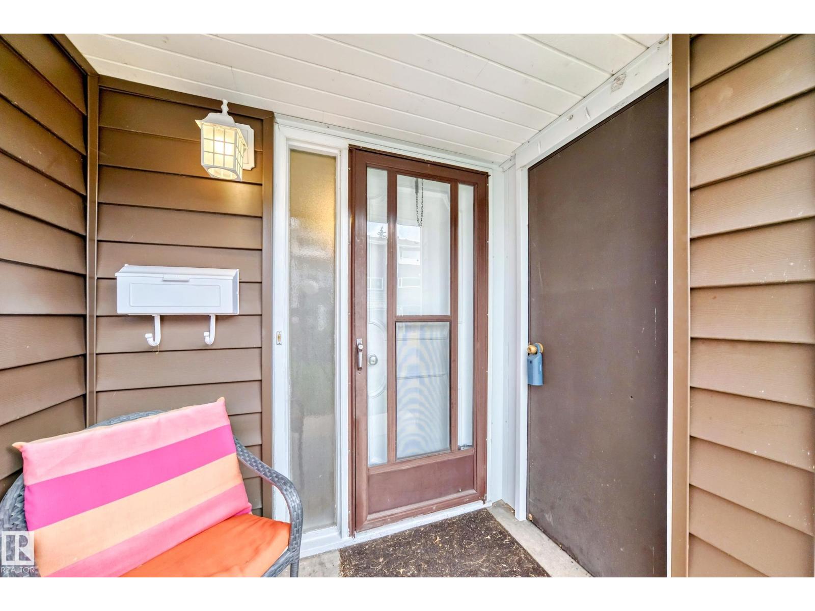 1049 Millbourne Rd E Nw, Edmonton, Alberta  T6K 2K2 - Photo 3 - E4475551