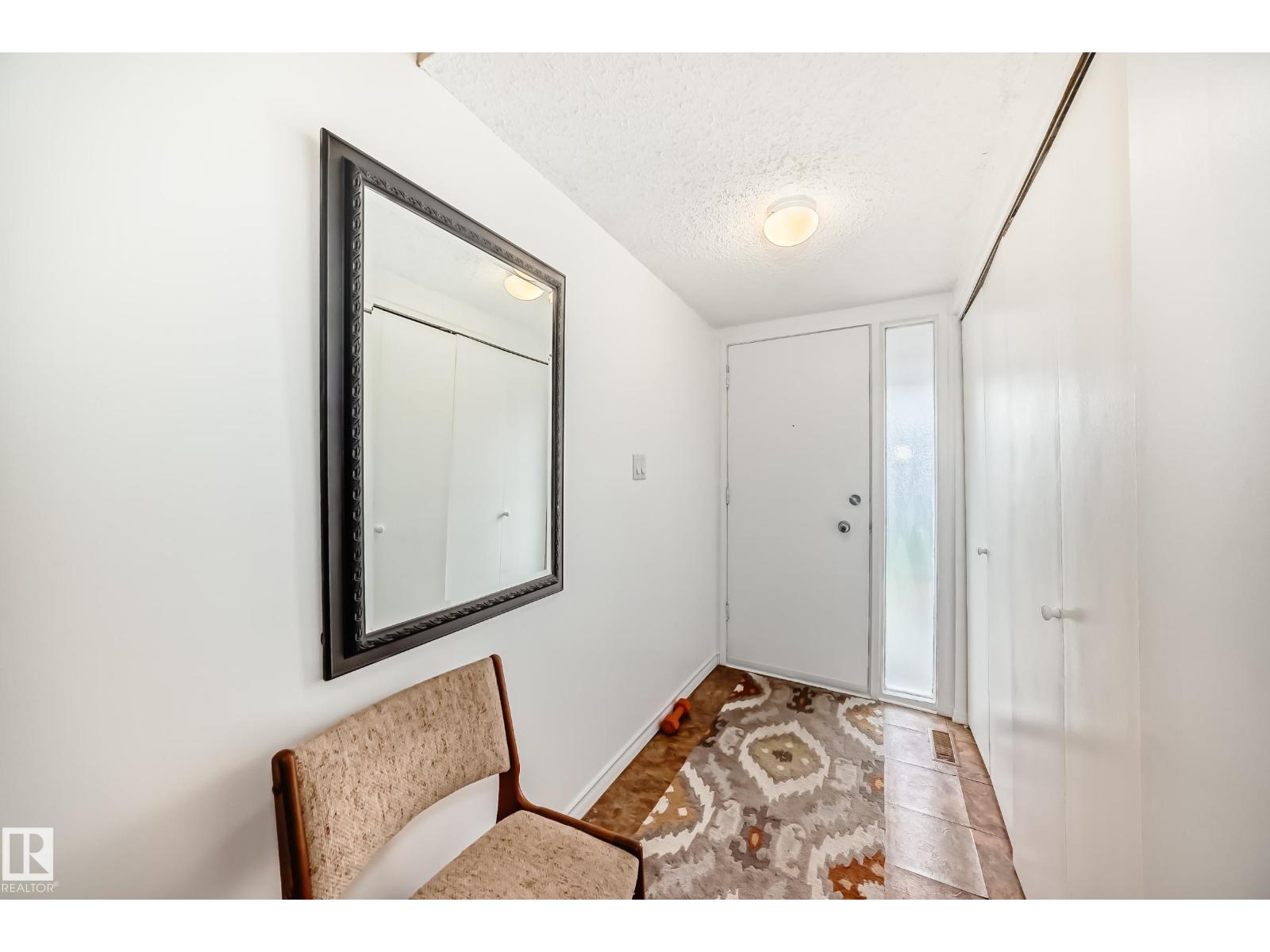 1049 Millbourne Rd E Nw, Edmonton, Alberta  T6K 2K2 - Photo 4 - E4475551