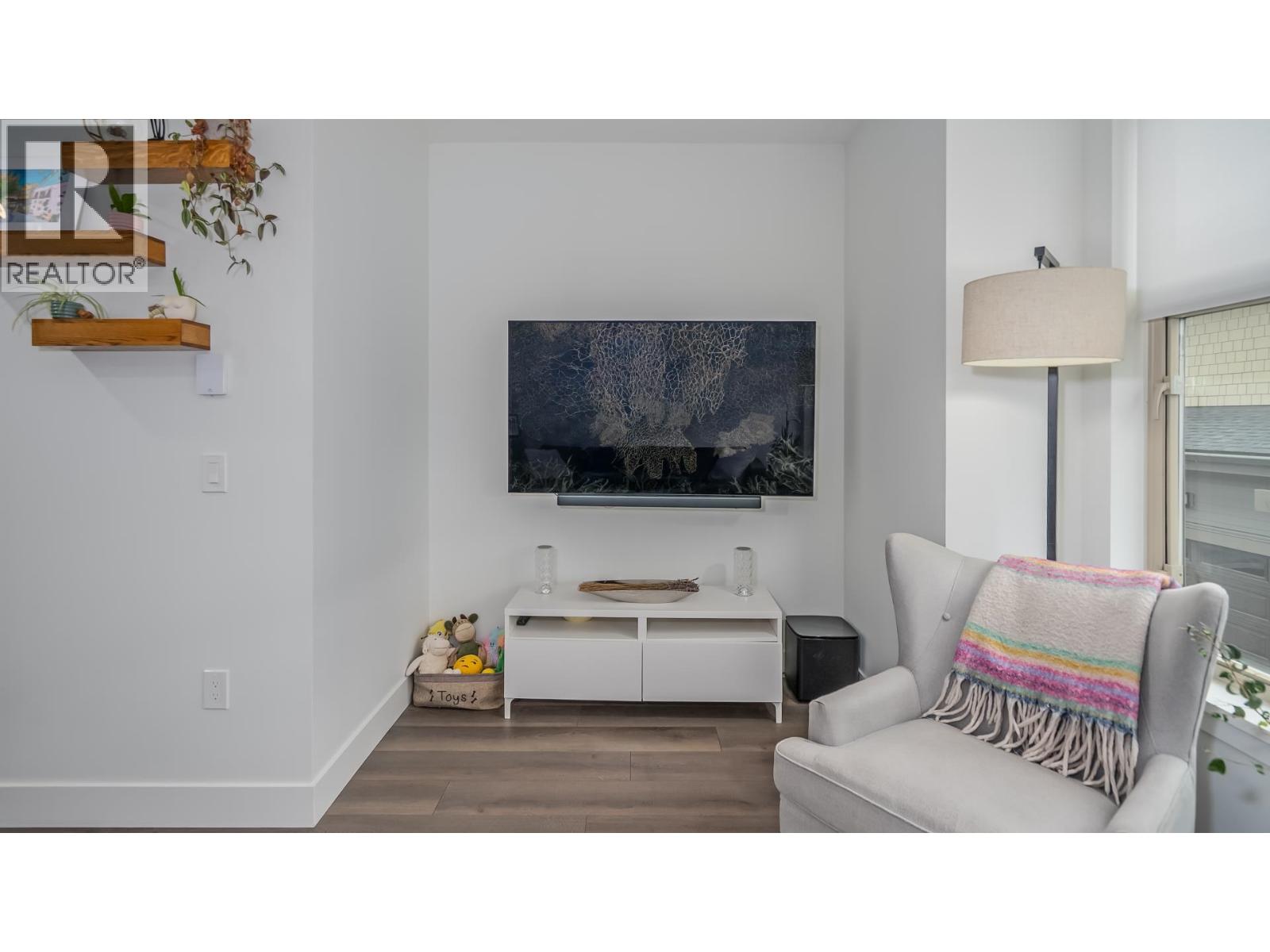 2304 St Andrews Street, Port Moody, British Columbia  V3H 2A8 - Photo 9 - R3095104