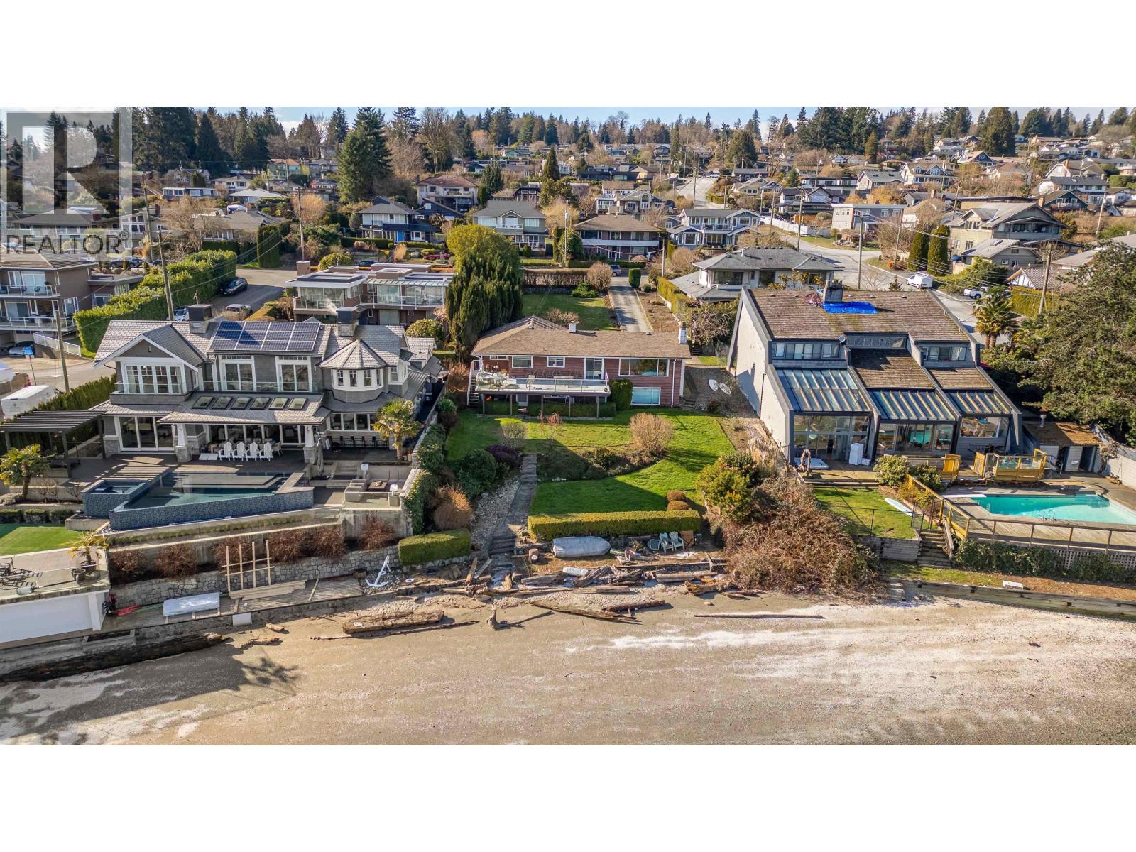 450 Beachview Drive, North Vancouver, British Columbia  V7G 1P7 - Photo 4 - R3095122