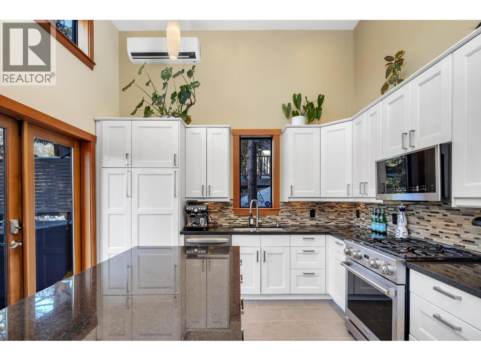 2286 Brandywine Way, Whistler, British Columbia  V8E 0A8 - Photo 4 - R3095131