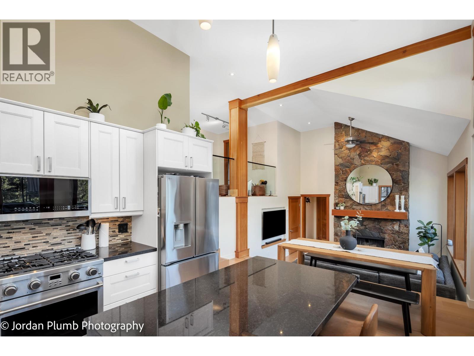 2286 Brandywine Way, Whistler, British Columbia  V8E 0A8 - Photo 5 - R3095131