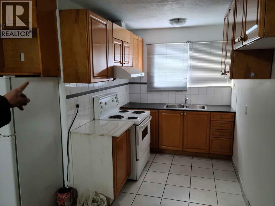 38xx Windermere St Vancouver, Vancouver, British Columbia V5R 2G4 - Photo 2 - R3095135