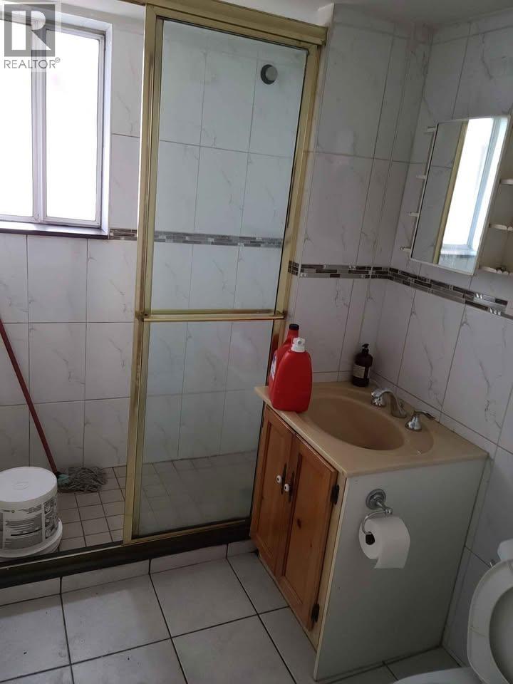 38xx Windermere St Vancouver, Vancouver, British Columbia V5R 2G4 - Photo 3 - R3095135