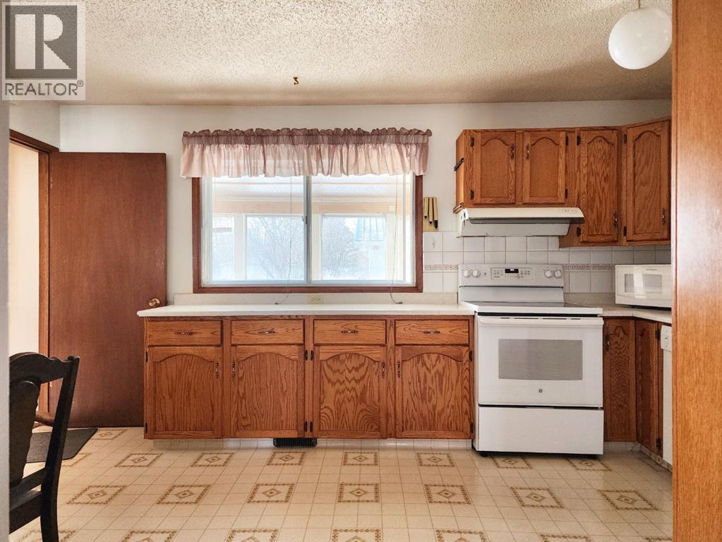 415 49 Avenue W, Claresholm, Alberta  T0L 0T0 - Photo 6 - A2288307