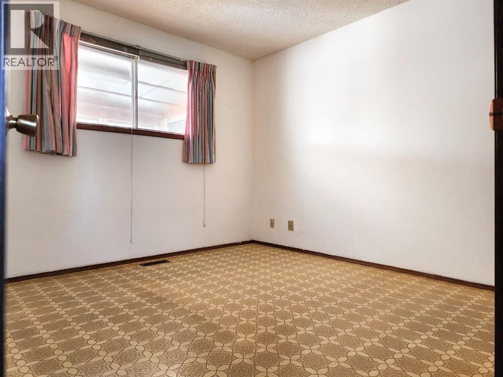 415 49 Avenue W, Claresholm, Alberta  T0L 0T0 - Photo 13 - A2288307