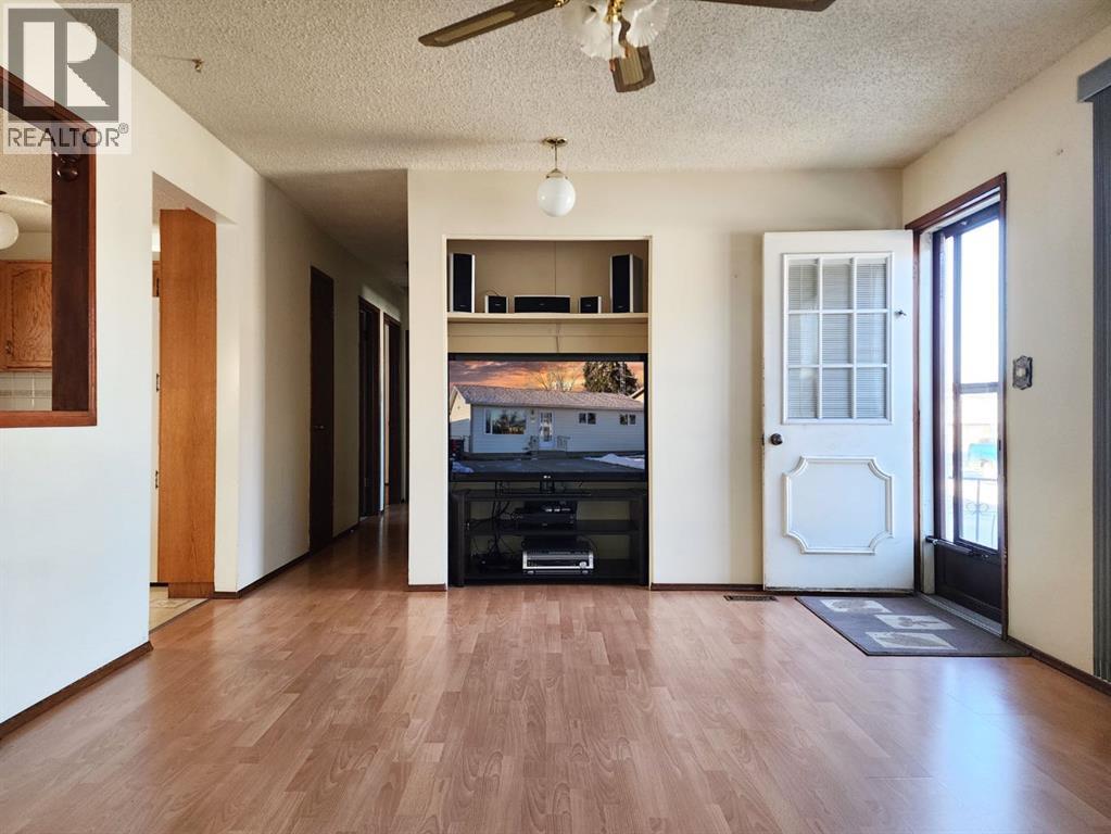 415 49 Avenue W, Claresholm, Alberta  T0L 0T0 - Photo 4 - A2288307