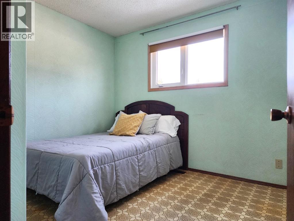 415 49 Avenue W, Claresholm, Alberta  T0L 0T0 - Photo 16 - A2288307