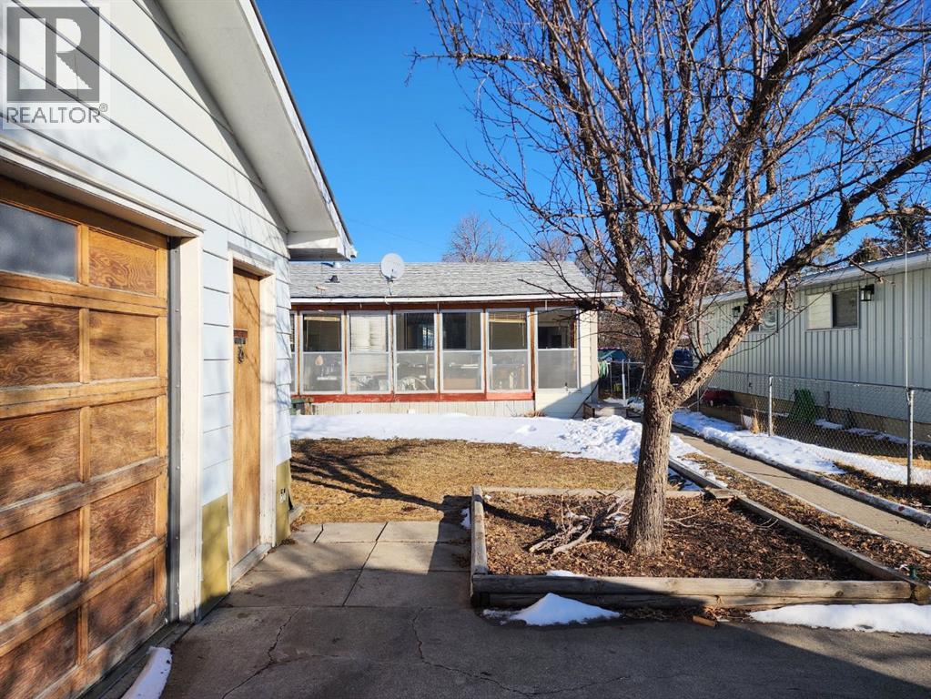 415 49 Avenue W, Claresholm, Alberta  T0L 0T0 - Photo 27 - A2288307