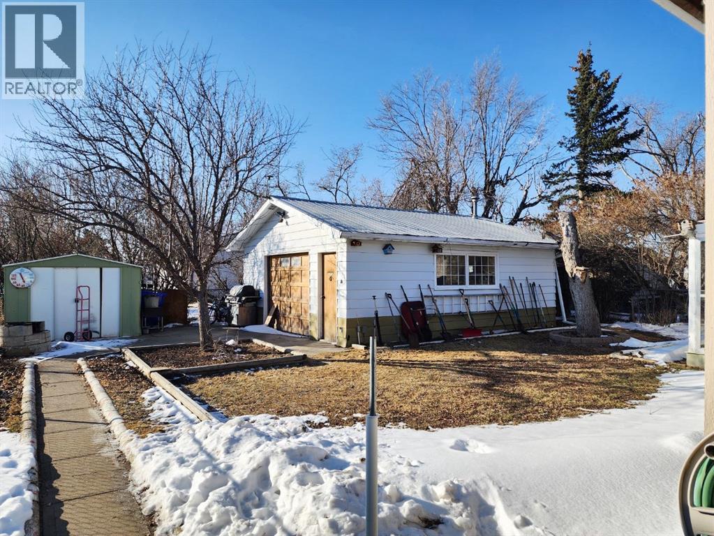 415 49 Avenue W, Claresholm, Alberta  T0L 0T0 - Photo 25 - A2288307