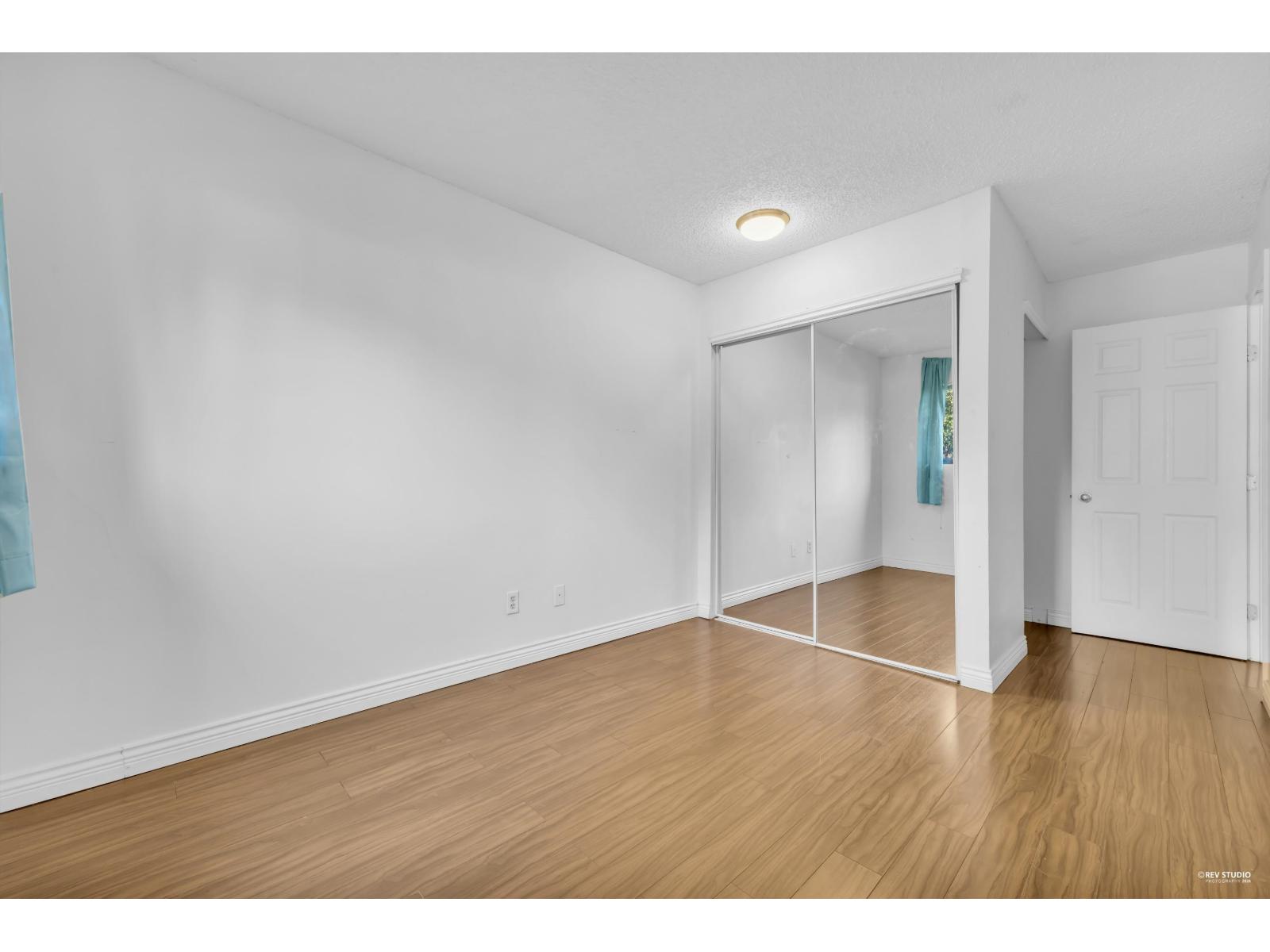 10590 Holly Park Lane, Surrey, British Columbia  V3R 6X9 - Photo 8 - R3095052