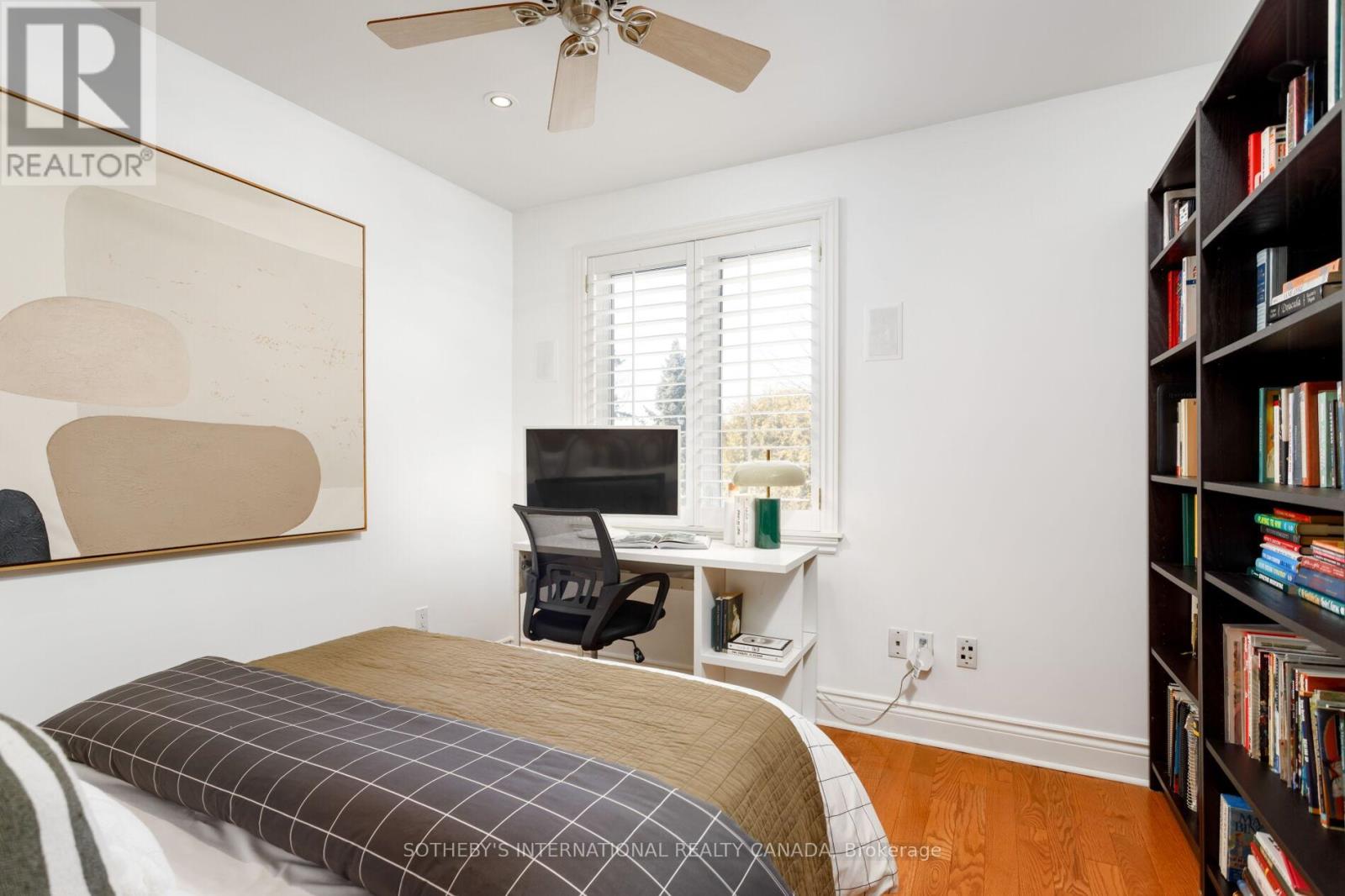 92 Delma Drive, Toronto, Ontario  M8W 4P1 - Photo 34 - W12836476