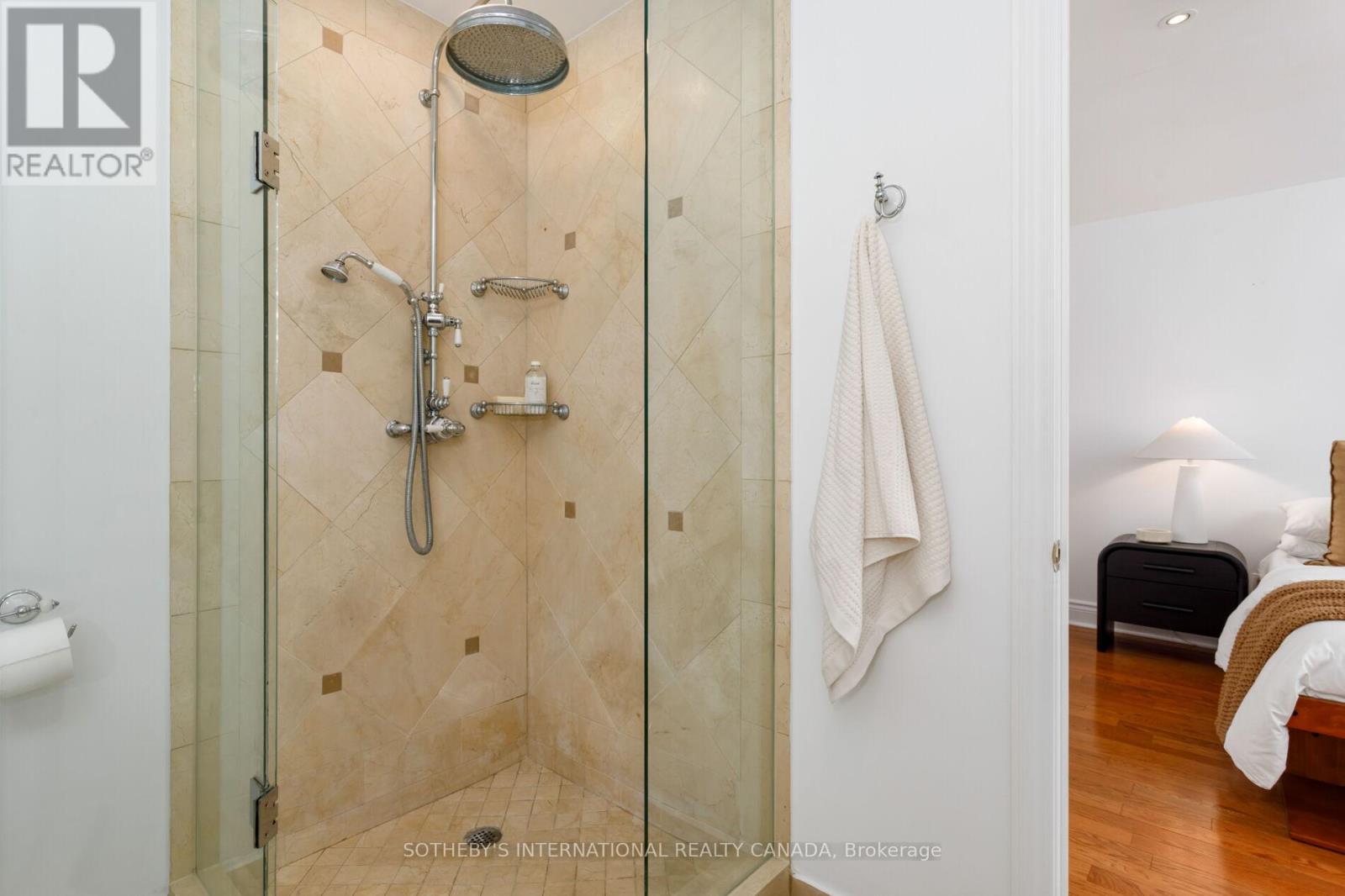 92 Delma Drive, Toronto, Ontario  M8W 4P1 - Photo 22 - W12836476