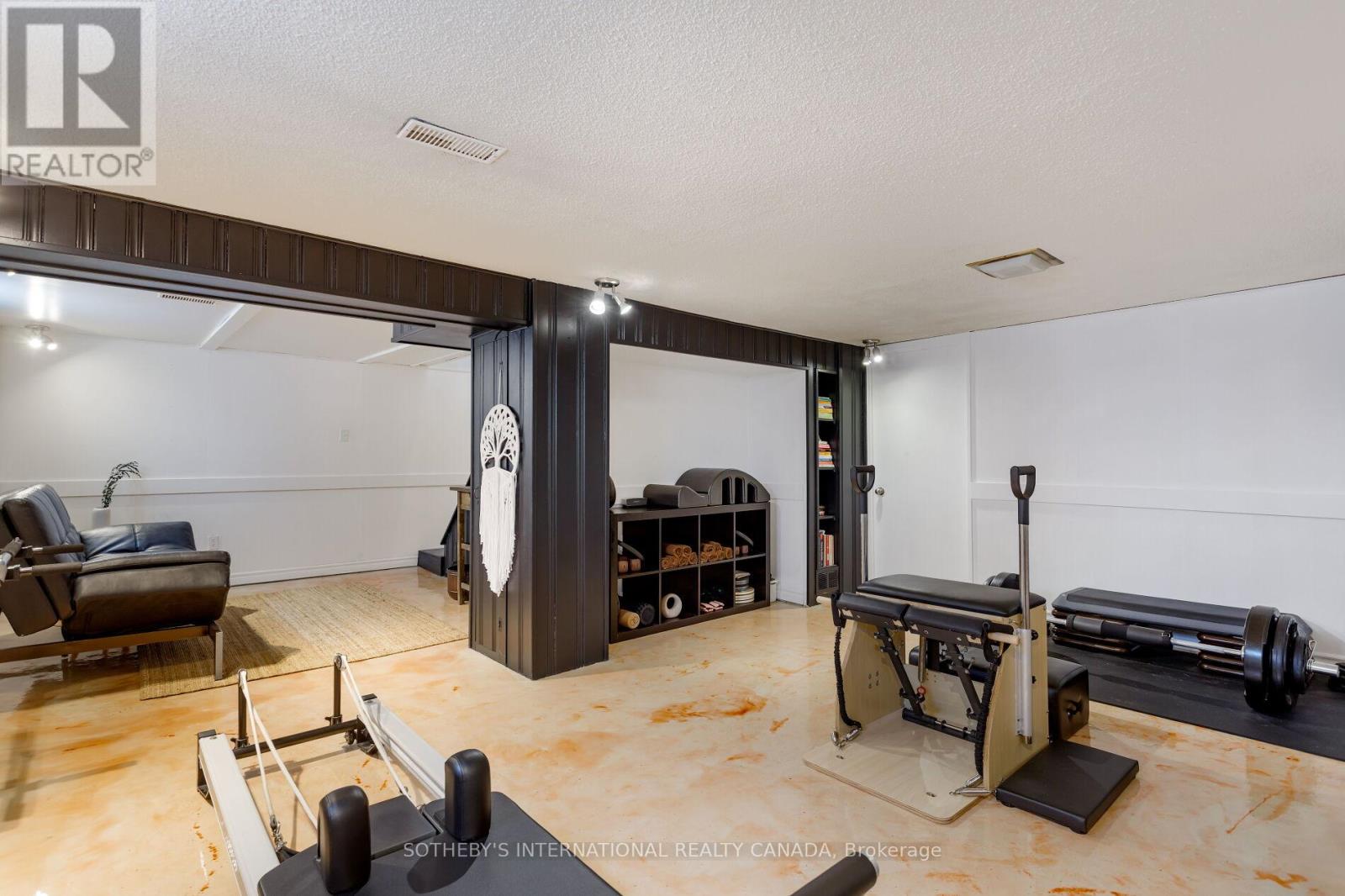 92 Delma Drive, Toronto, Ontario  M8W 4P1 - Photo 38 - W12836476