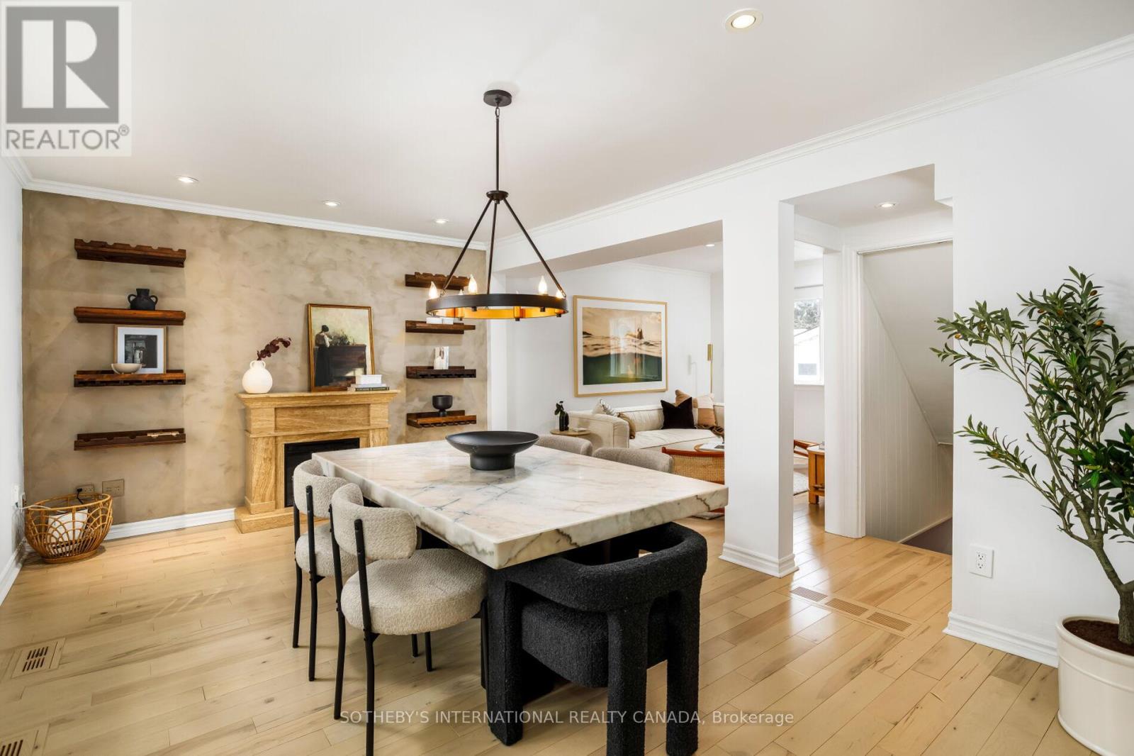 92 Delma Drive, Toronto, Ontario  M8W 4P1 - Photo 9 - W12836476