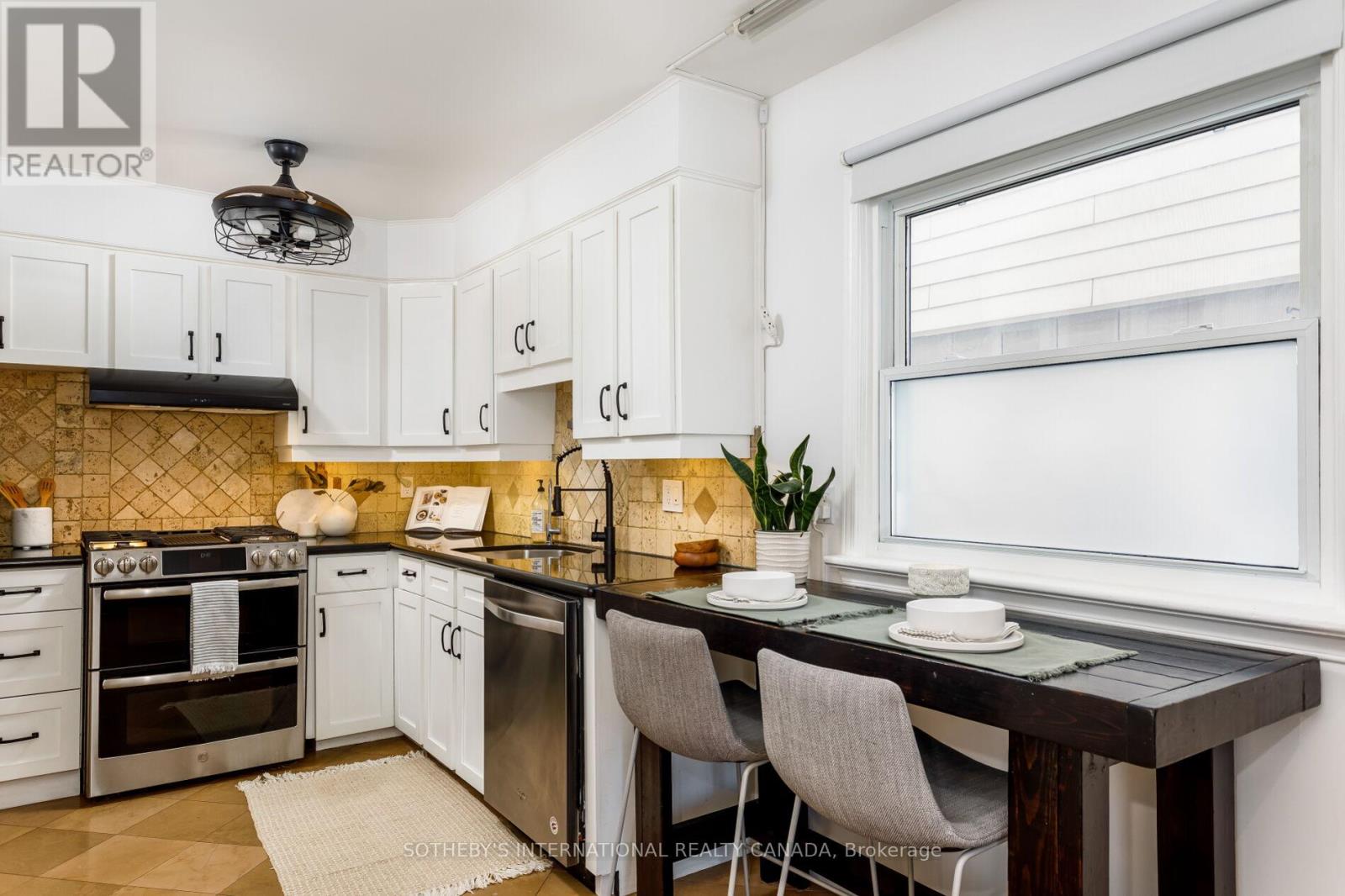 92 Delma Drive, Toronto, Ontario  M8W 4P1 - Photo 8 - W12836476